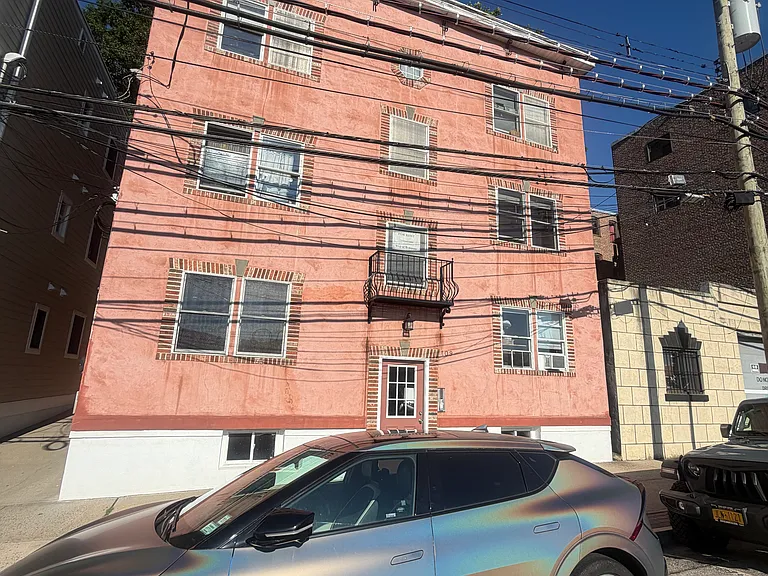 Southside Ave — Photo 1