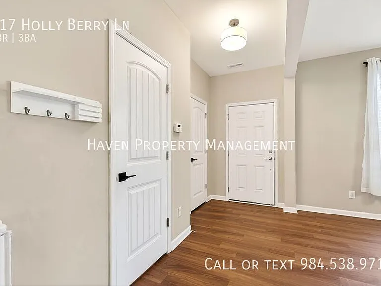 117 Holly Berry Ln — Photo 3