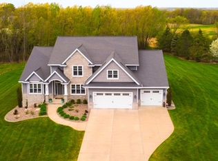 3400 Amber Ln, Green Bay, WI 54311