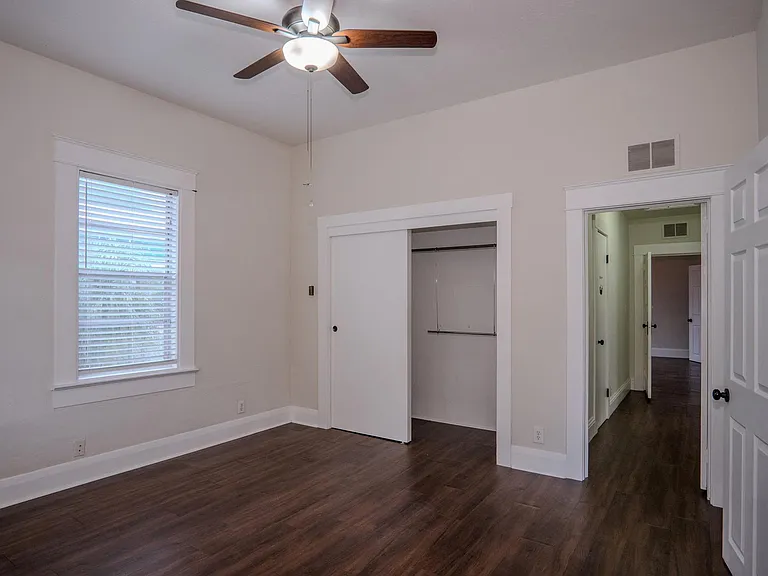 2413 Marconi St — Photo 7
