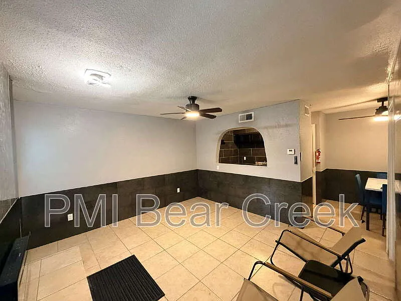 1 bed, 1.5 bath, 730 sqft, $1,150 — Photo 3