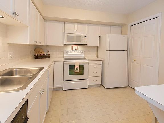 4th image of 1448 Cedarwood Dr APT A3