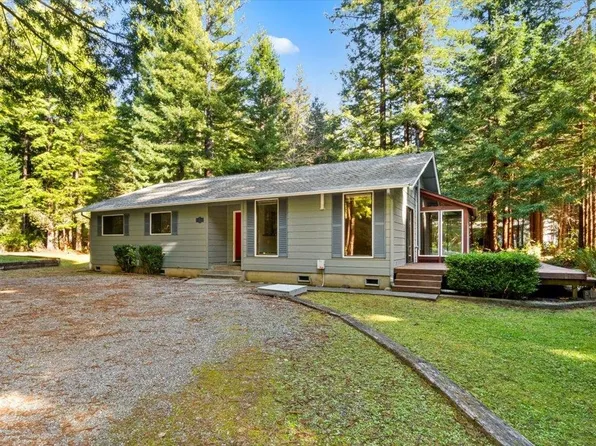 101 Leland Dr, Crescent City, CA 95531