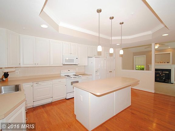 Kitchen w/ tray ceiling