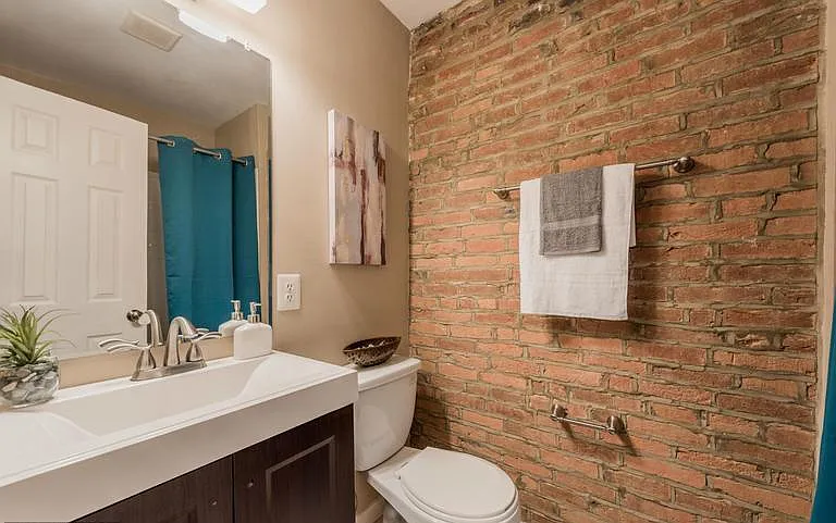 2412 Foster Ave — Photo 7