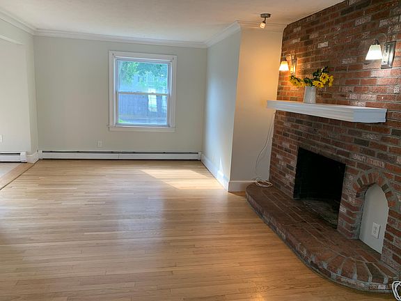 5th image of 32 Clarendon St Unit 1