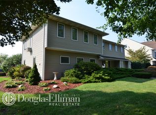 22 Hoover Ln, Bethpage, NY 11714