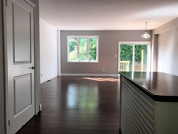 11A Dufferin St #UPPER — Photo 4
