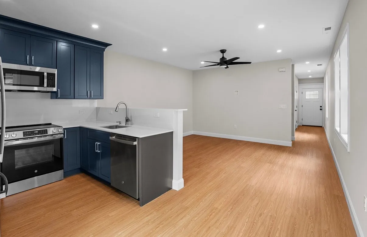 3 bed, 2.5 bath, 1614 sqft, $3,200 — Photo 1