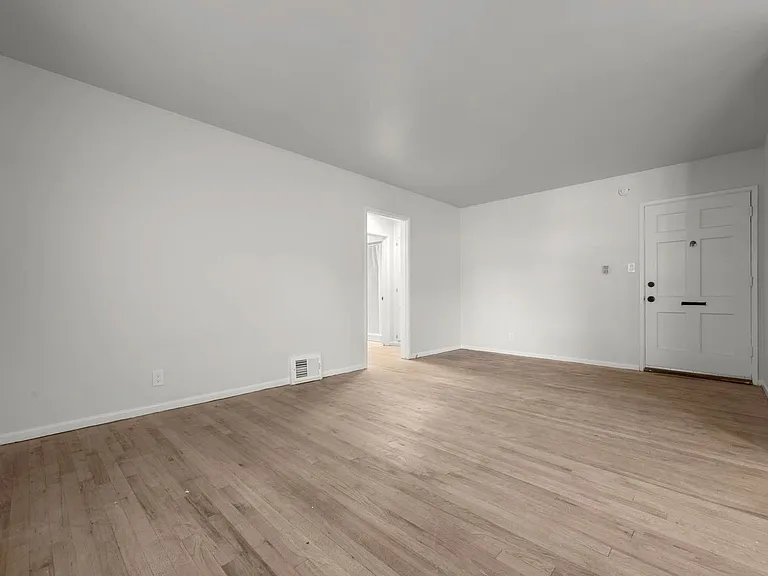 4018 Hillcrest Dr — Photo 8