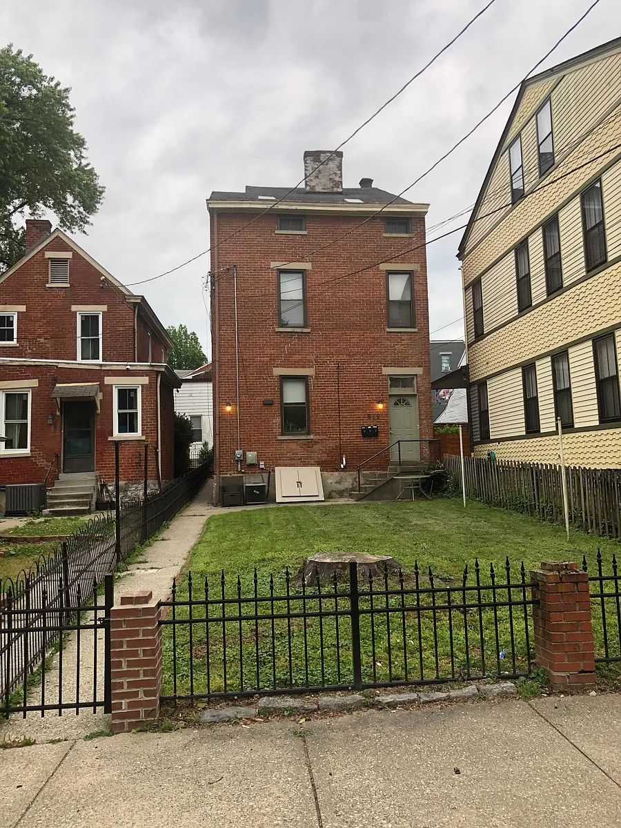 Building Photo - 839 Perry St #2