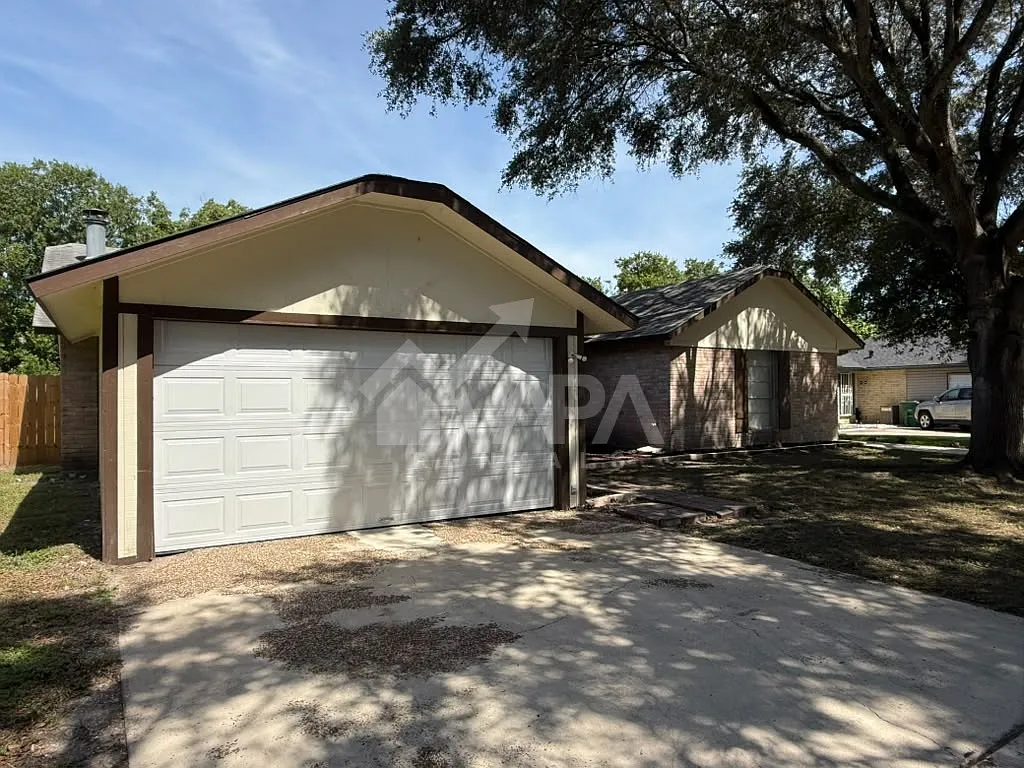 3 bed, 1625 sqft, $2,100 — Photo 2