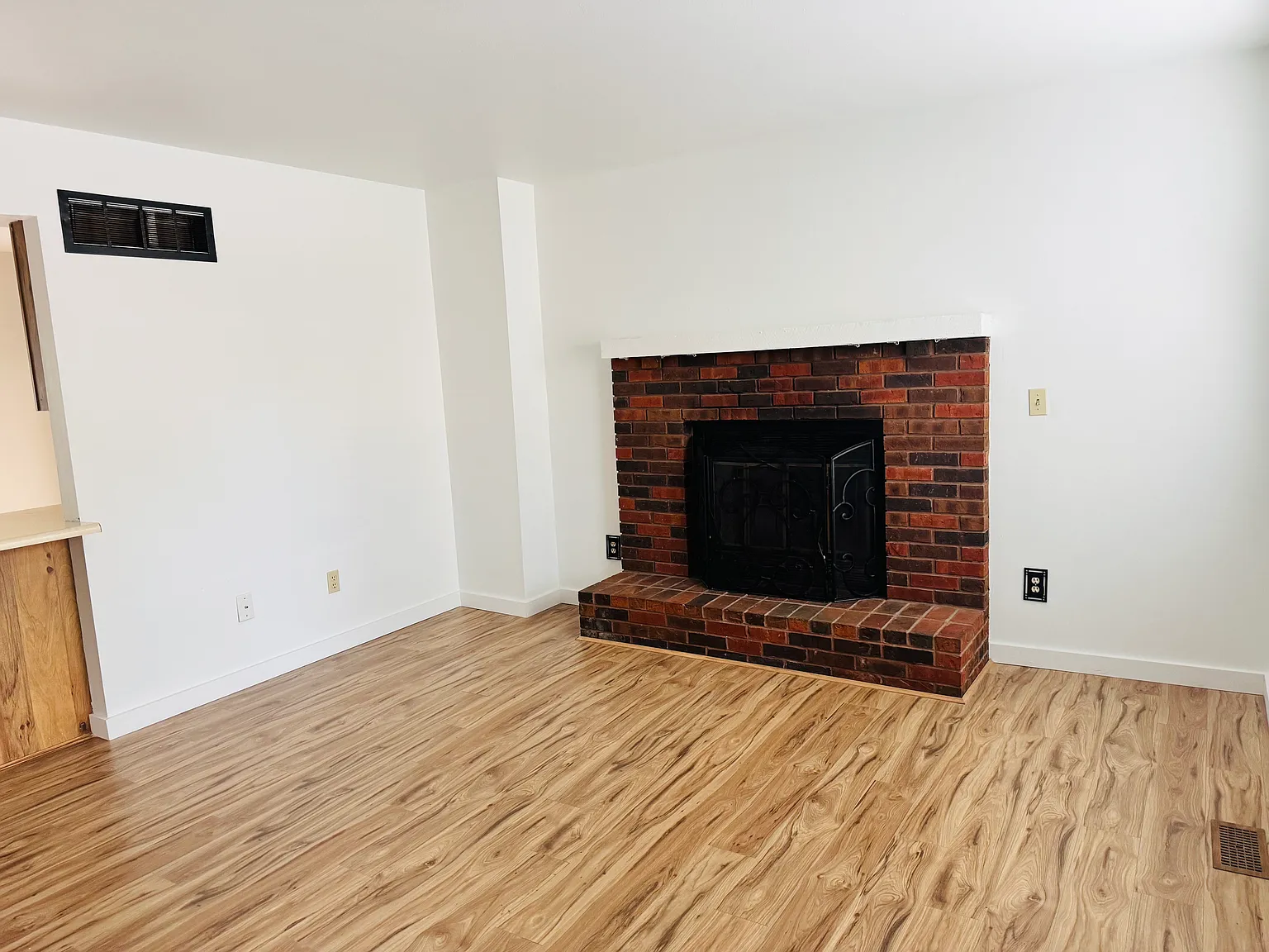 385 Park West Dr — Photo 2