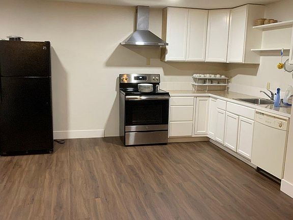 4th image of 16925 Larch Way Unit B