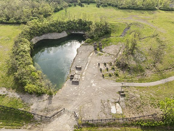 3rd image of 1514 Russell Cave Rd