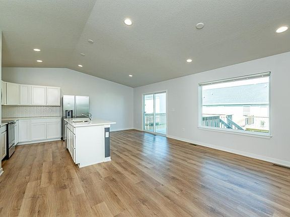 4th image of 3040 Darling Rd