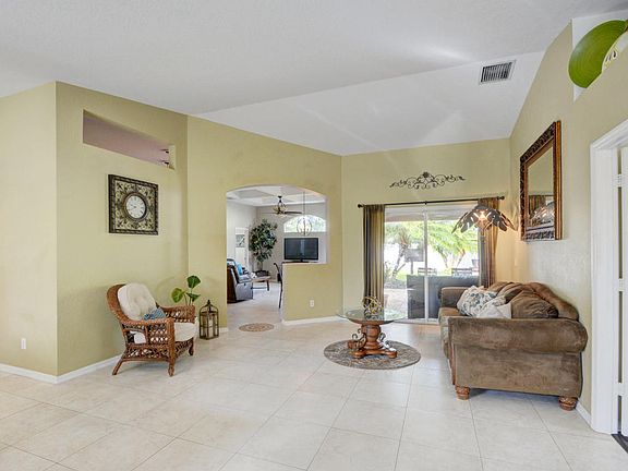 3rd image of 182 SW Aldoro Pl