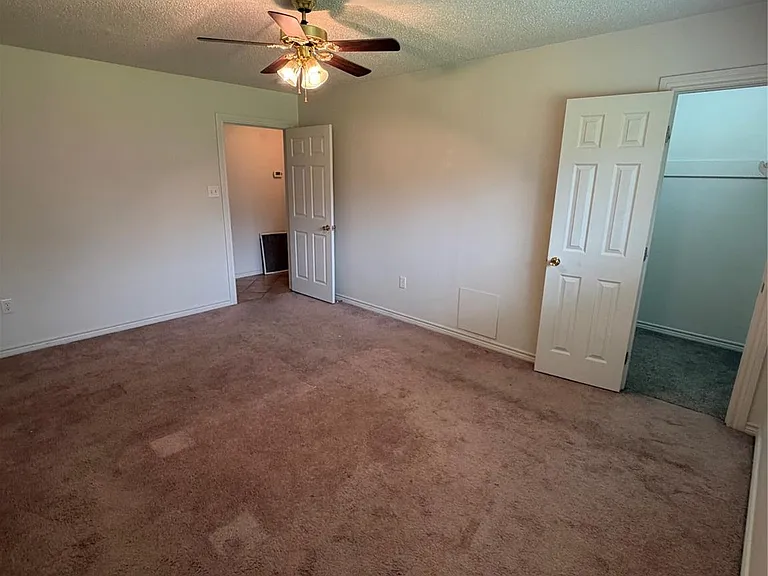 3011 Longwood Ln — Photo 16