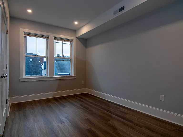 80 N Beacon St #6 — Photo 14