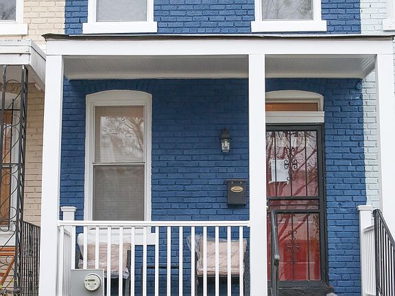 Brick Exterior house with furnished front porch area