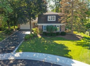 711 Kingsbury Ct, Arlington Heights, IL 60004