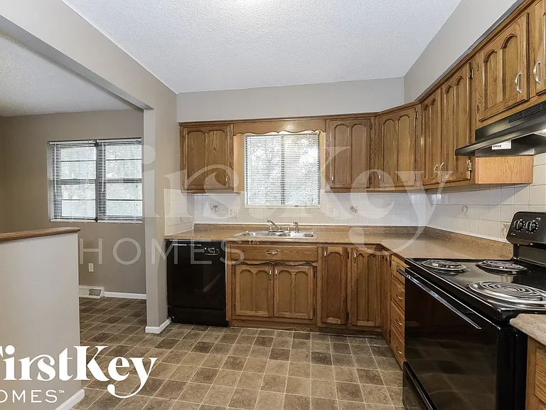 2318 NW Chatham Pl — Photo 8