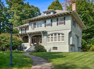 2 Regent St, Worcester, MA 01609