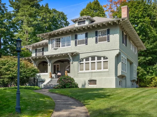 2 Regent St, Worcester, MA 01609