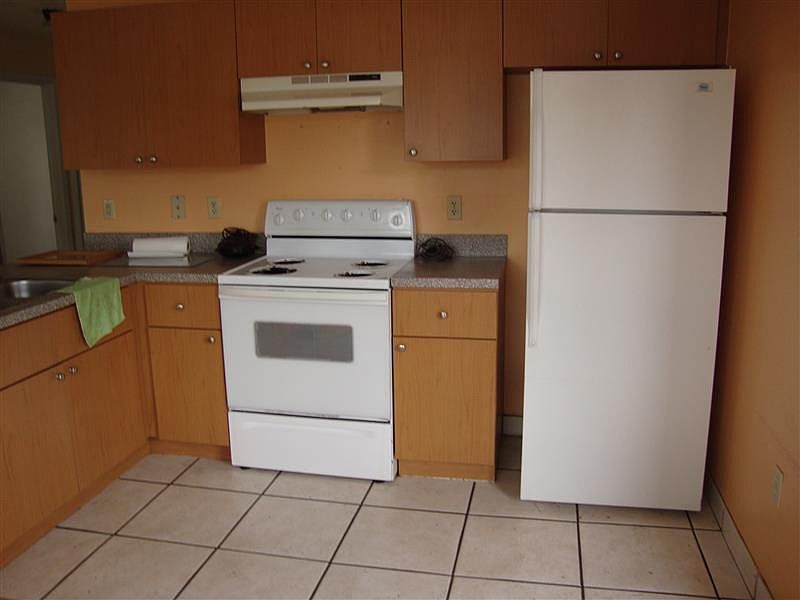 1st image of 6821 N Manhattan Ave APT A4