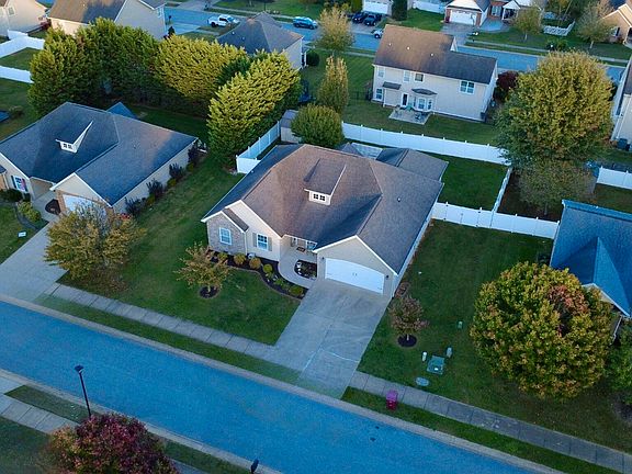 3rd image of 205 Blackwood Way