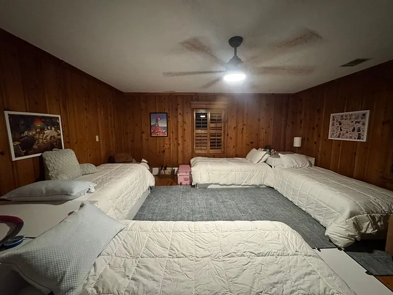 906 Crescent Cir — Photo 55