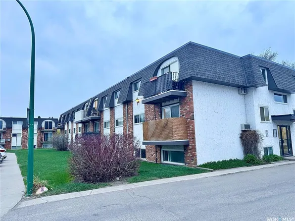 UNIT 4-3625 Chaben PLACE, Saskatoon, SK S7H 4E9