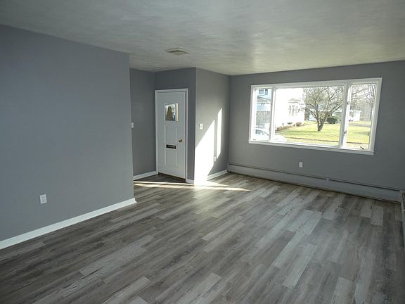 2nd image of 164 Simpson St