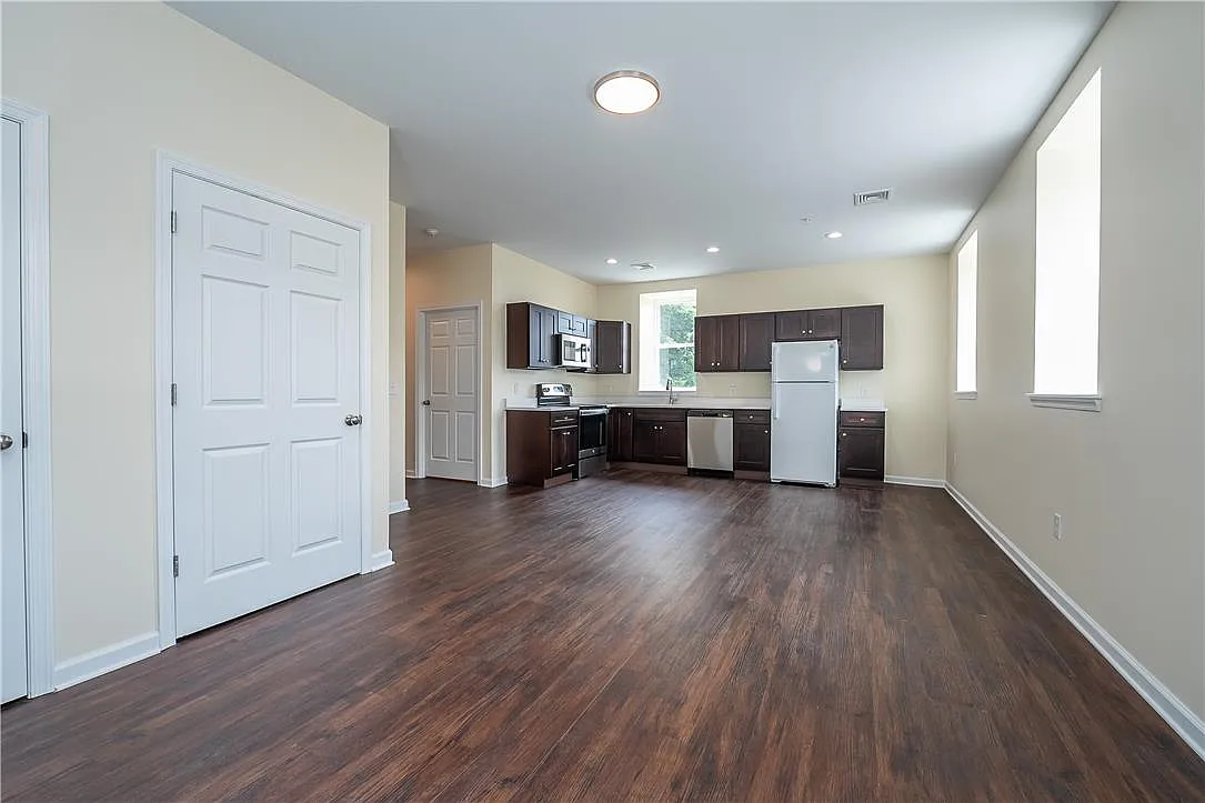 2 bed, 1.0 bath, 1000 sqft, $1,500 — Photo 3