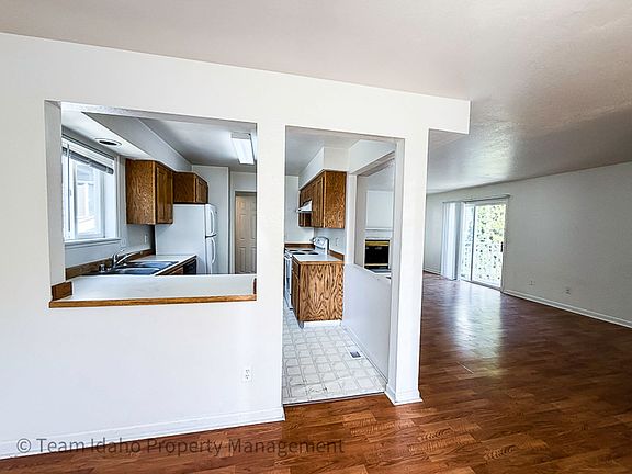 5th image of 562 Deer Meadow Ct APT 1