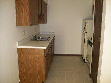 Colony Court Apartments — Photo 17