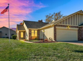 5621 SW Barrington Ct N, Topeka, KS 66614