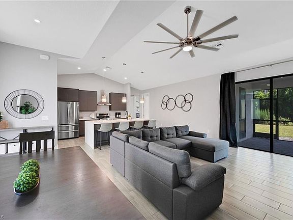 5th image of 4618 Catalina Ln