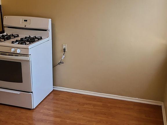 5th image of 4423 Mississippi St