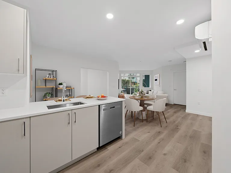 750 Robinson St — Photo 37