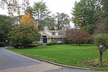 1st image of 36 Fox Hollow Ln