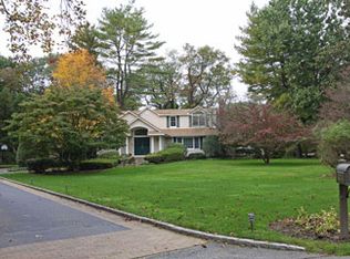 36 Fox Hollow Ln, Old Westbury, NY 11568