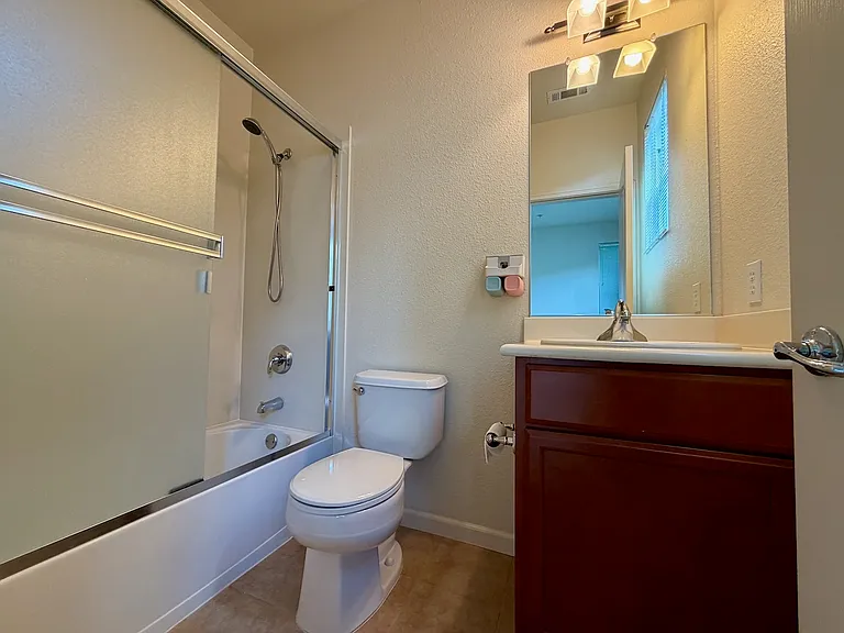 2100 Beech Cir — Photo 18