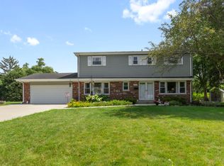 1211 W Marion Rd, Arlington Heights, IL 60004