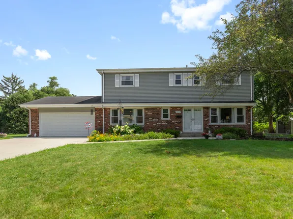 1211 W Marion Rd, Arlington Heights, IL 60004