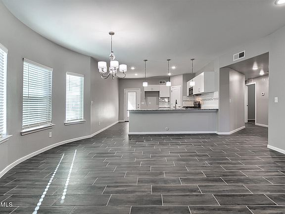 5th image of 13070 Oakhampton Ave