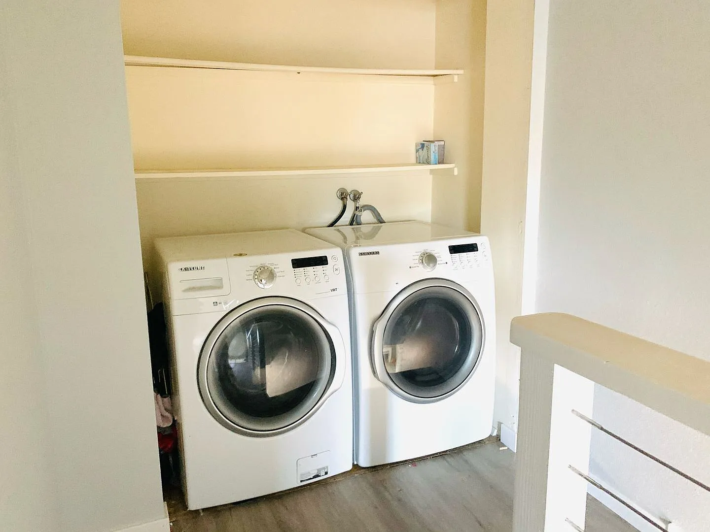 Light, Bright and Updated 2 bed 1.5 bath townhouse in Lynnwood — Photo 3