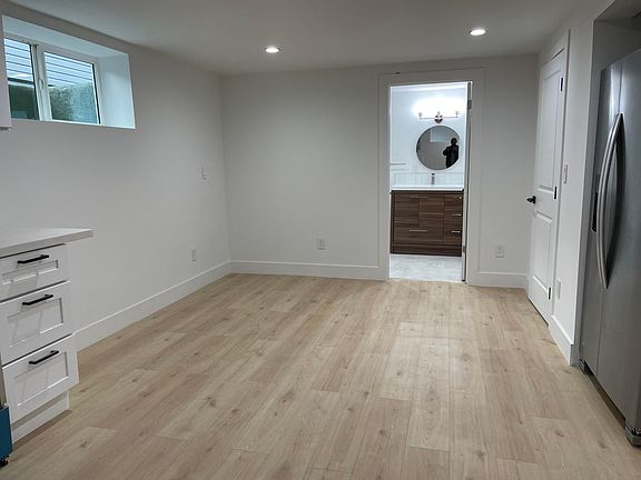3rd image of 120 Hawthorne Way Unit 3