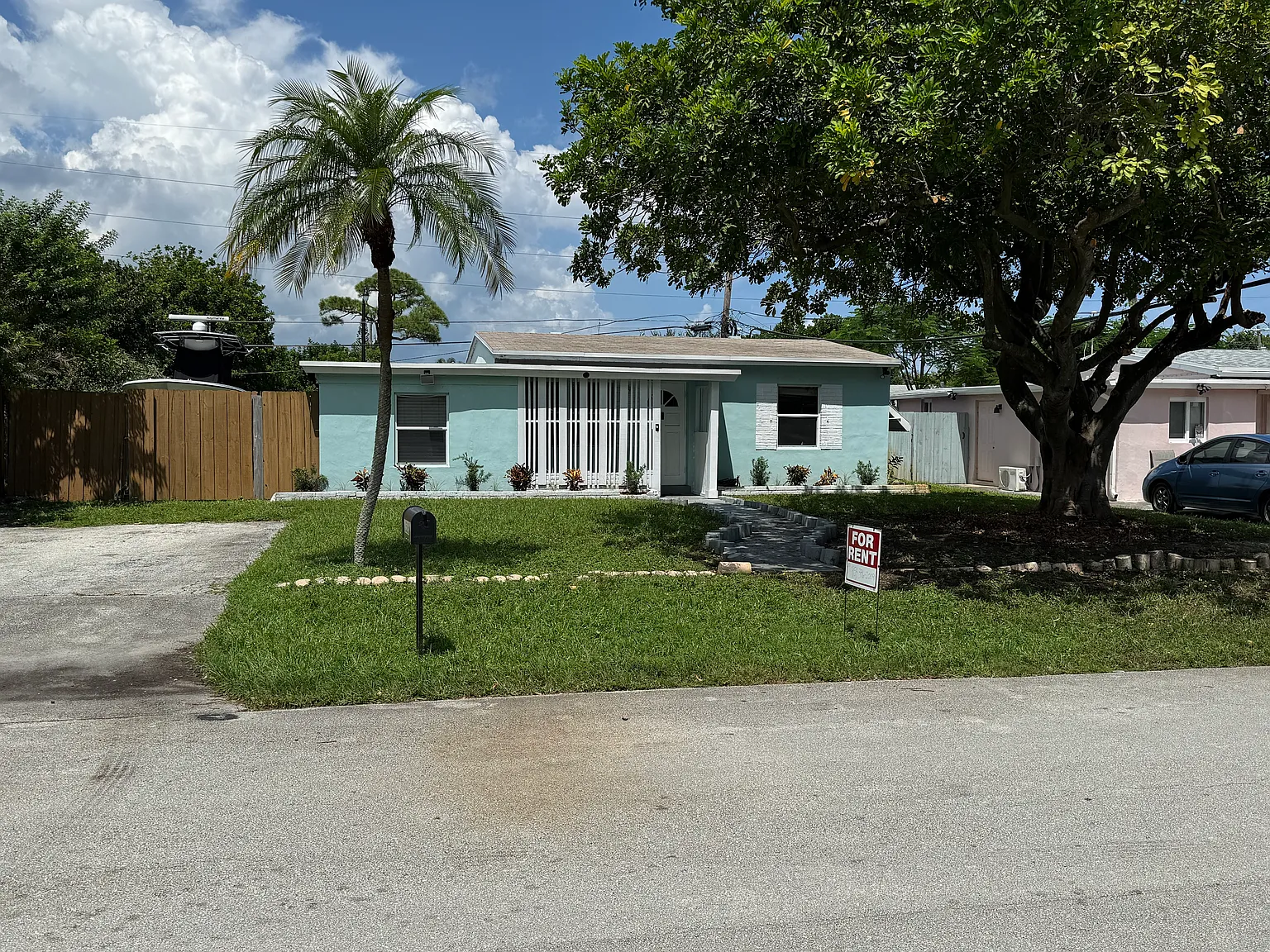 3 bed, 795 sqft, $2,550 — Photo 2