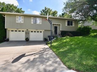 206 Hillsdale Dr, Treynor, IA 51575